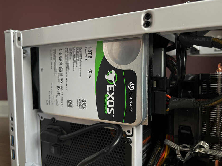 Обзор Seagate Exos X18 и Exos 7E8. HDD на 18 ТБ, который спасёт цифровой мир, против своего собрата