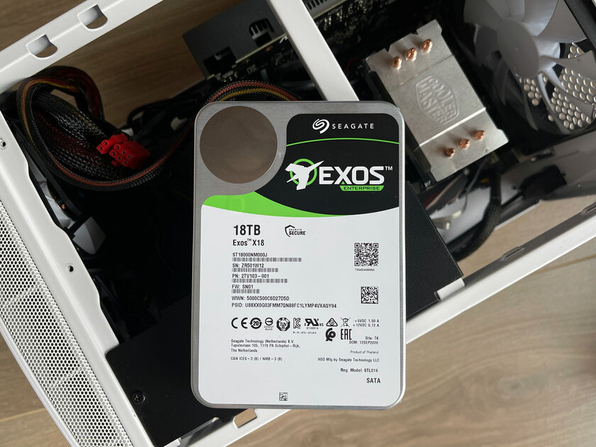 Обзор Seagate Exos X18 и Exos 7E8. HDD на 18 ТБ, который спасёт цифровой мир, против своего собрата