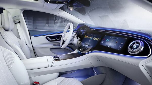 Новый флагманский электромобиль Mercedes потрясает своим салоном