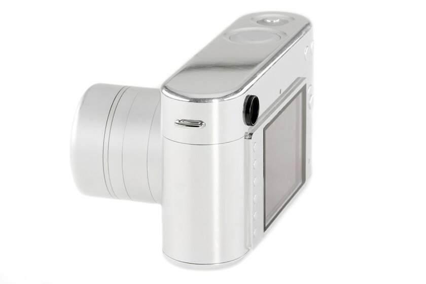 Фотоаппарат Leica с дизайном от Джони Айва продают на аукционе за 0 тысяч