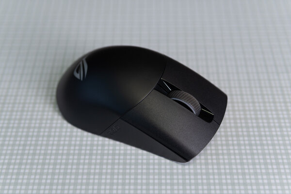 Обзор ASUS ROG Keris Wireless: новая асимметричная форма с топовым железом