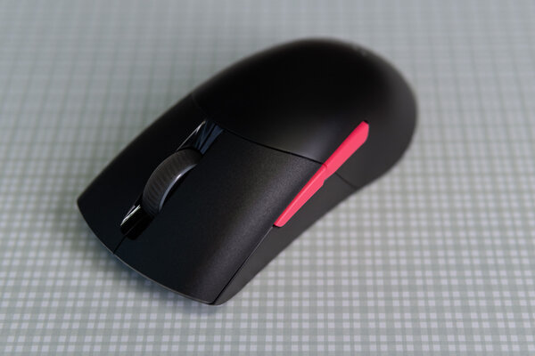 Обзор ASUS ROG Keris Wireless: новая асимметричная форма с топовым железом