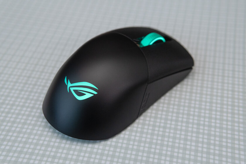 Обзор ASUS ROG Keris Wireless: новая асимметричная форма с топовым железом