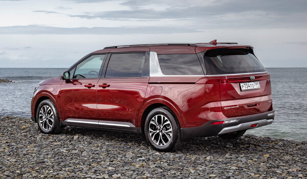 Минивэн KIA Carnival добрался до России: объявлены сроки начала продаж и цены