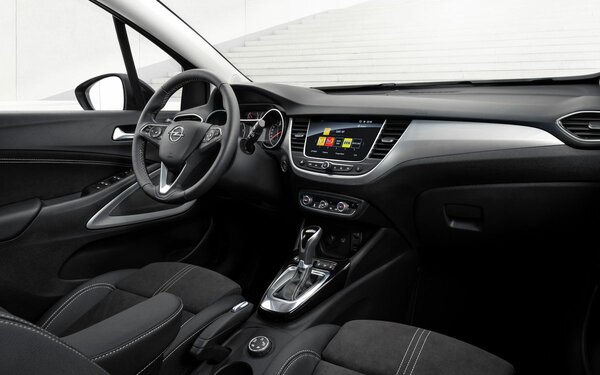 Городской кроссовер Opel Crossland доехал до России: уже известны цены