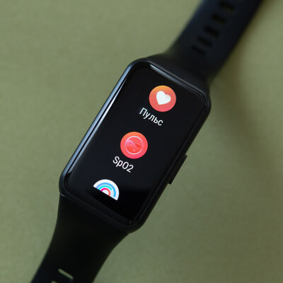 Меньше умных часов, крупнее фитнес-браслета. Обзор HONOR Band 6