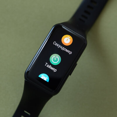 Меньше умных часов, крупнее фитнес-браслета. Обзор HONOR Band 6