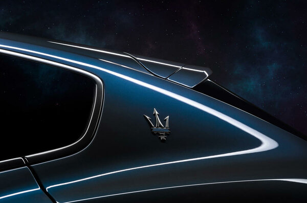 Гибридный Maserati Levante получил мотор мощностью 325 лошадей