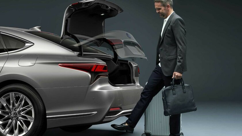 Обновлённый Lexus LS уже в России: стильный кузов и улучшенный V6 от 7 миллионов рублей