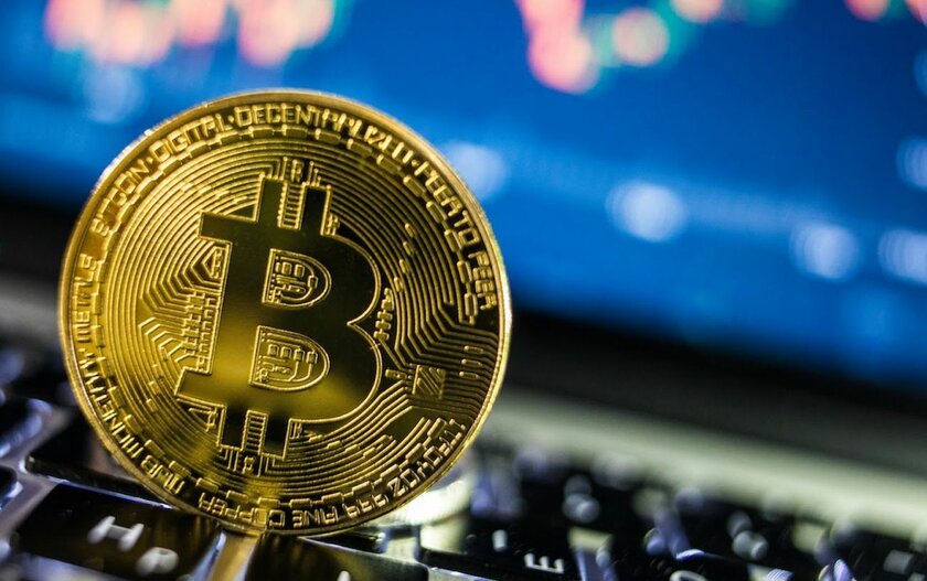 Биткоин упал ниже 50 000 долларов из-за президента США