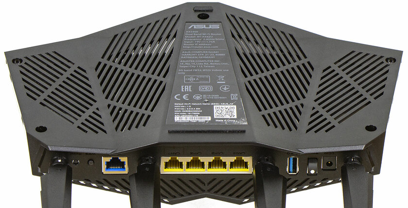 Обзор роутера ASUS RT-AX82U: космическая внешность и начинка — Упаковка, комплектация, внешний вид. 11
