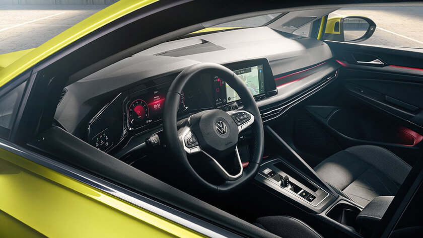 Новый Volkswagen Golf уже в России: цена стартует от 2,5 млн рублей