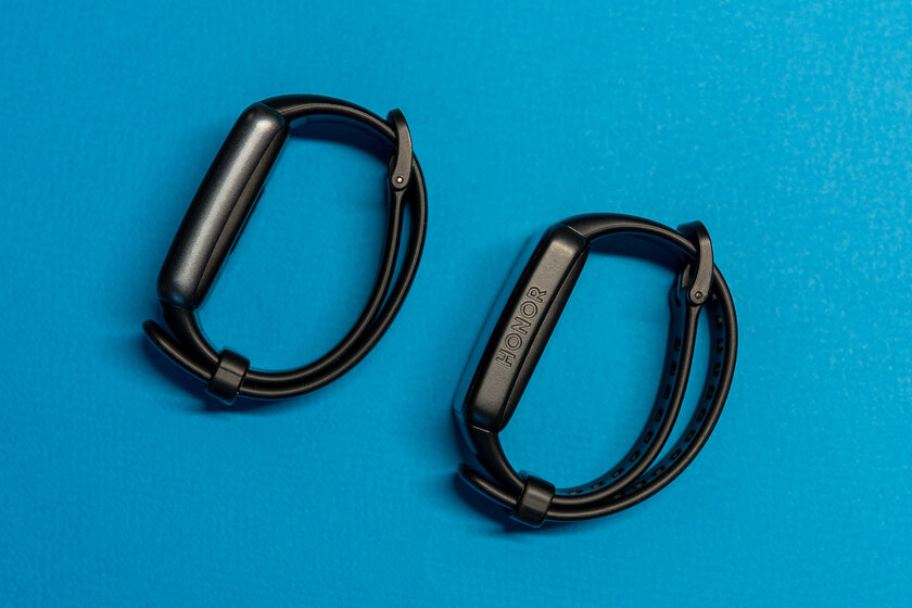 Удобнее браслета, компактнее часов: обзор Huawei Band 6