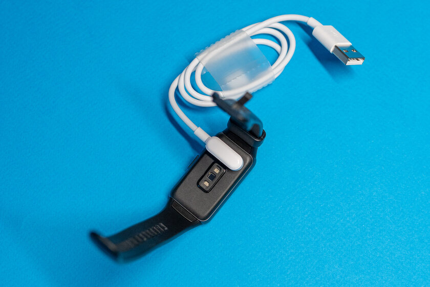 Удобнее браслета, компактнее часов: обзор Huawei Band 6