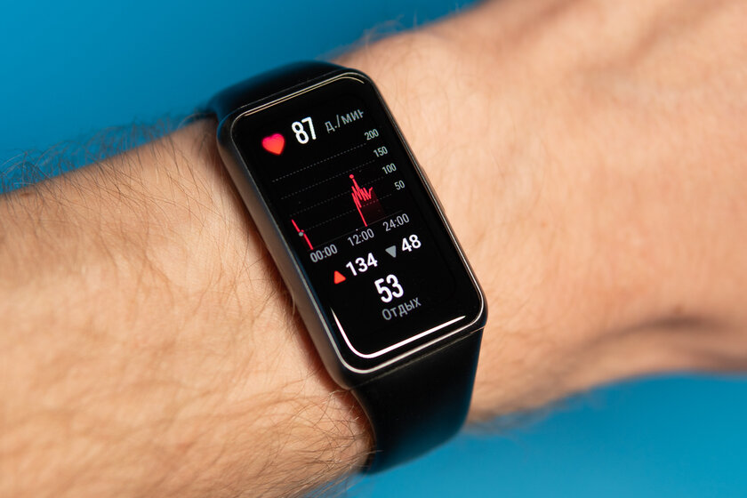Удобнее браслета, компактнее часов: обзор Huawei Band 6