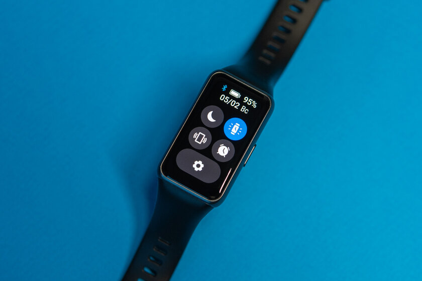 Удобнее браслета, компактнее часов: обзор Huawei Band 6