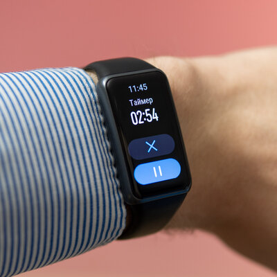 Удобнее браслета, компактнее часов: обзор Huawei Band 6