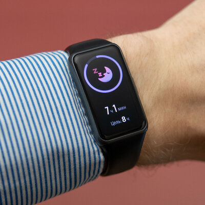 Удобнее браслета, компактнее часов: обзор Huawei Band 6