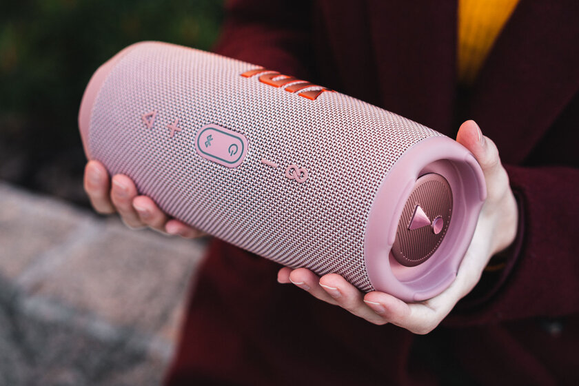 Летом эта колонка будет у всех. Обзор JBL Charge 5: до 20 часов без подзарядки