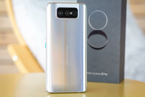 Смартфон с поворотной камерой: обзор уникального ASUS ZenFone 8 Flip