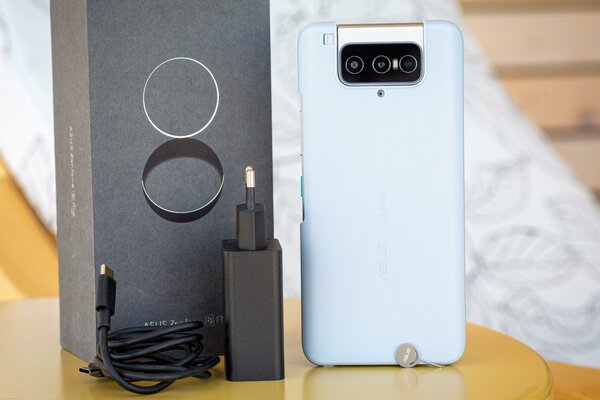 Смартфон с поворотной камерой: обзор уникального ASUS ZenFone 8 Flip