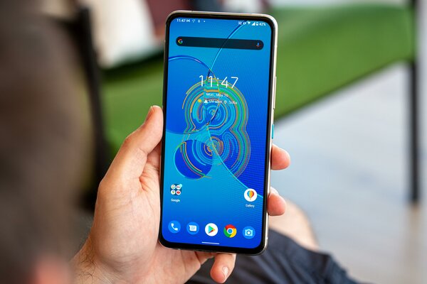 Смартфон с поворотной камерой: обзор уникального ASUS ZenFone 8 Flip