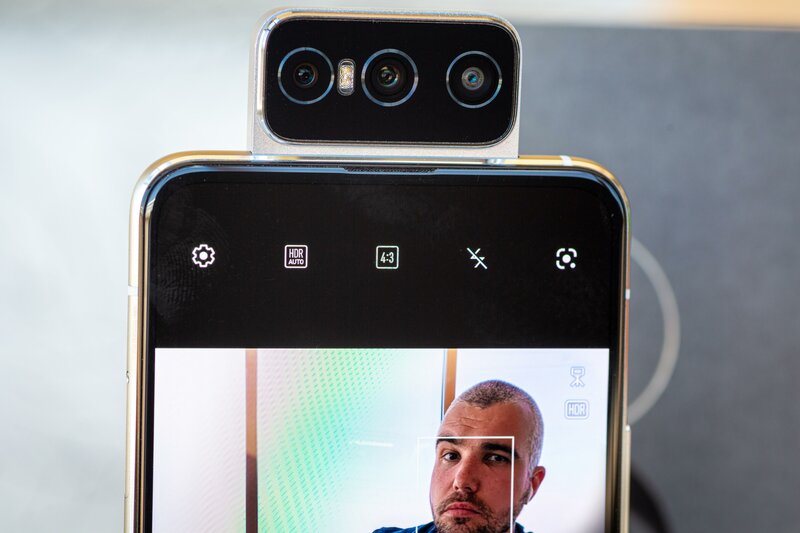 Смартфон с поворотной камерой: обзор уникального ASUS ZenFone 8 Flip