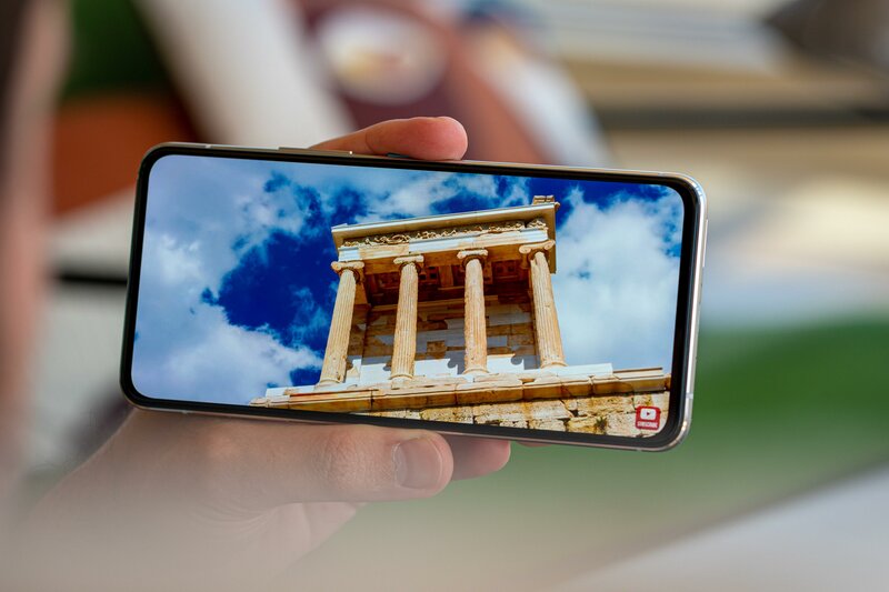 Смартфон с поворотной камерой: обзор уникального ASUS ZenFone 8 Flip
