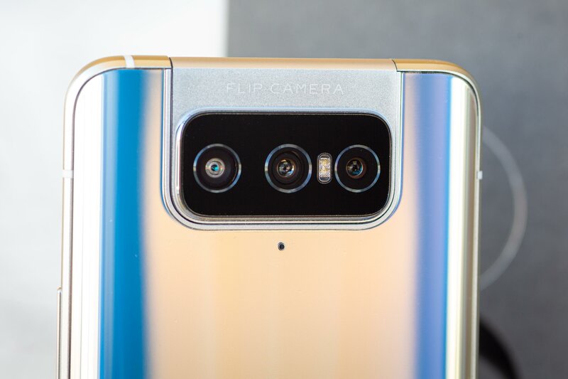 Смартфон с поворотной камерой: обзор уникального ASUS ZenFone 8 Flip