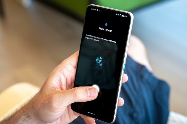 Смартфон с поворотной камерой: обзор уникального ASUS ZenFone 8 Flip