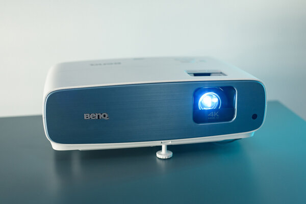 Чемпионат Европы по футболу в вашей гостиной: BenQ представила проектор TK850i