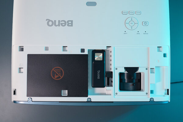 Чемпионат Европы по футболу в вашей гостиной: BenQ представила проектор TK850i