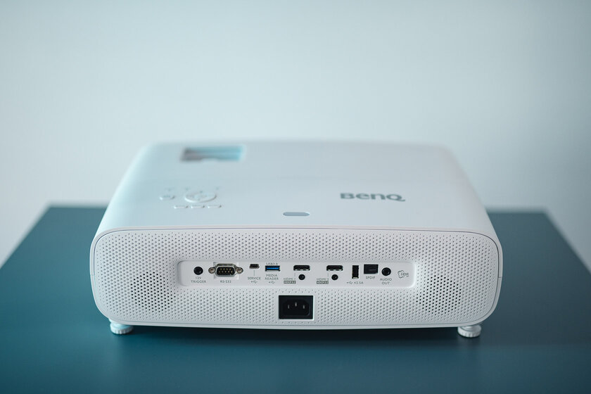 Чемпионат Европы по футболу в вашей гостиной: BenQ представила проектор TK850i