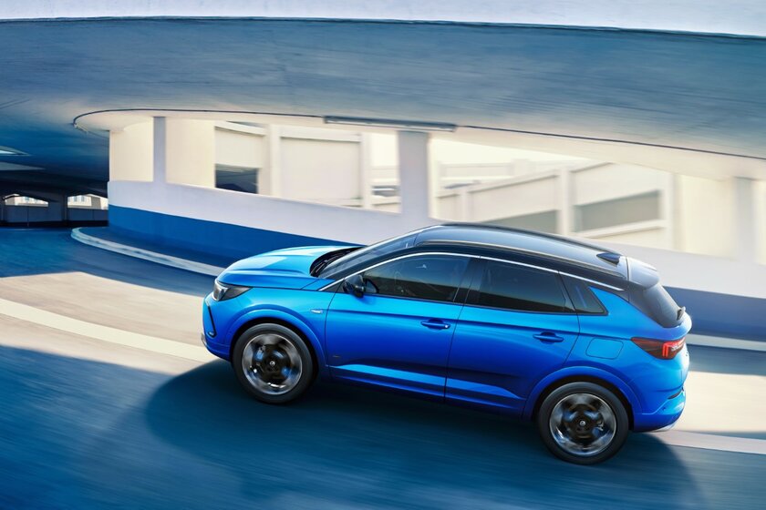 Opel представила новый Grandland: безопасный, полностью цифровой и гибридный