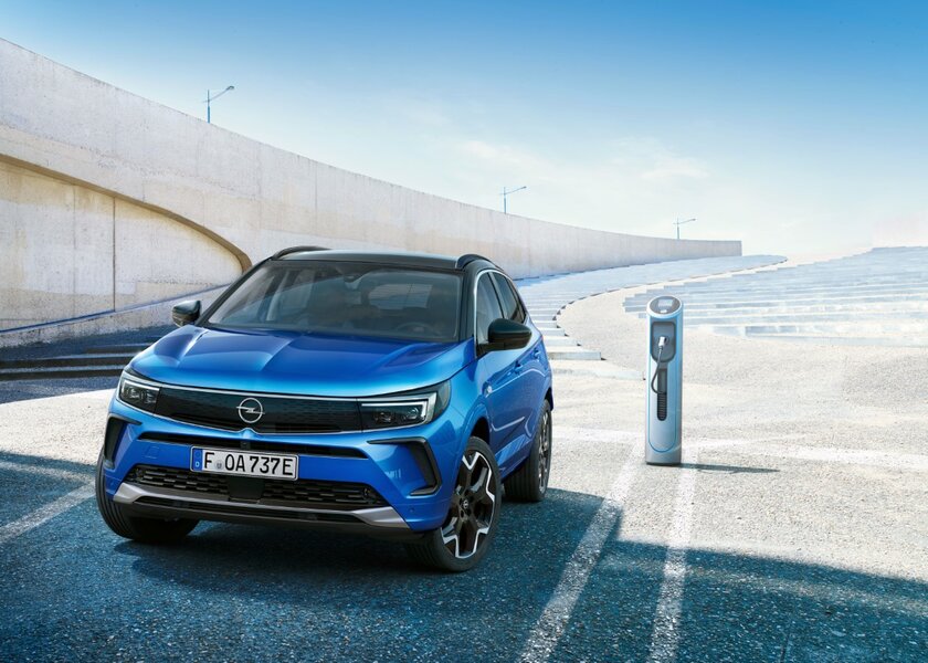 Opel представила новый Grandland: безопасный, полностью цифровой и гибридный