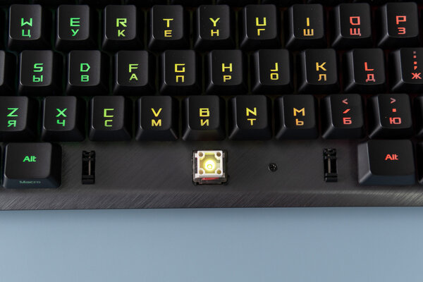 Модульная клавиатура без недочётов геймерской механики. Обзор ASUS ROG Claymore II