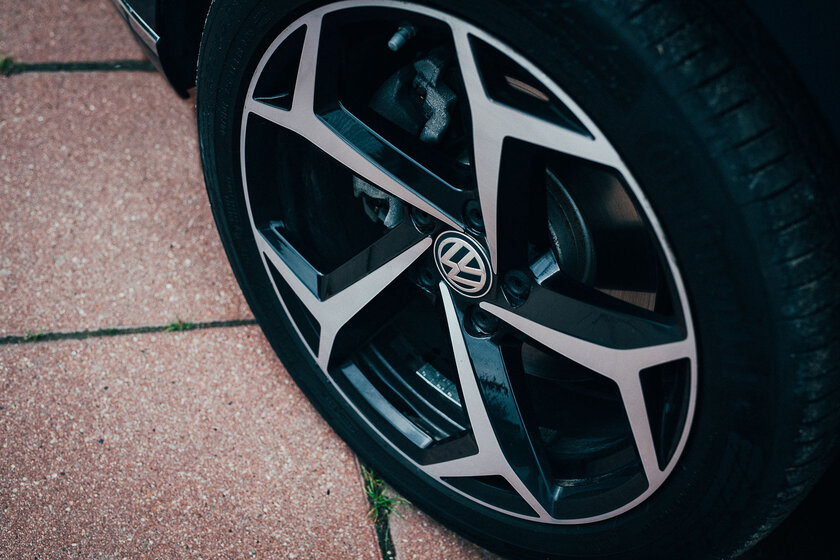 Классика Volkswagen на каждый день. Тест-драйв Passat 2021