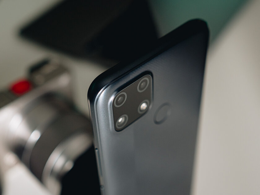 Лучший смартфон для отпуска: обзор Realme С25 с рекордной батареей и мощной начинкой