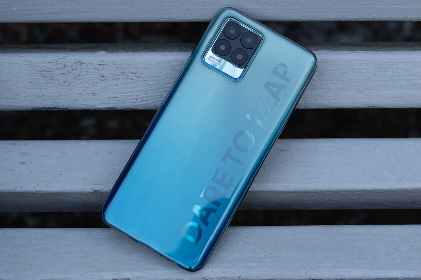 В чём-то лучше, в чём-то хуже. Обзор Realme 8 Pro — Дизайн. 6