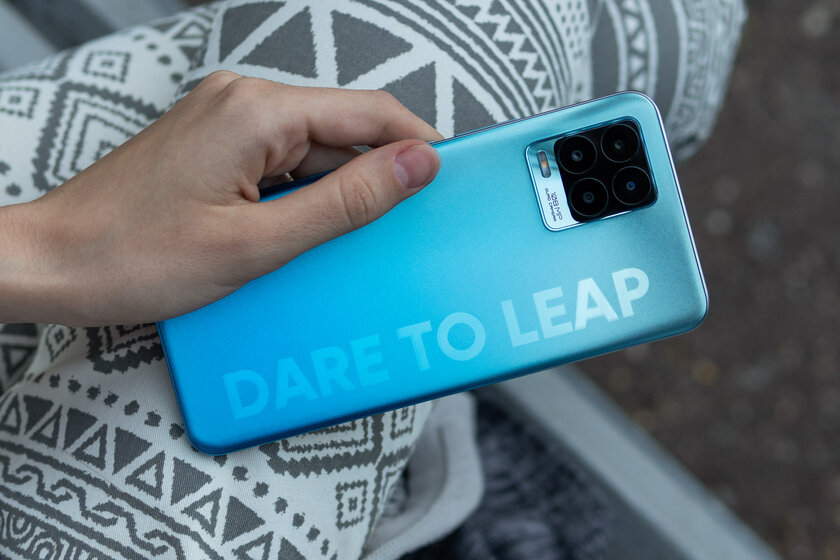 В чём-то лучше, в чём-то хуже. Обзор Realme 8 Pro