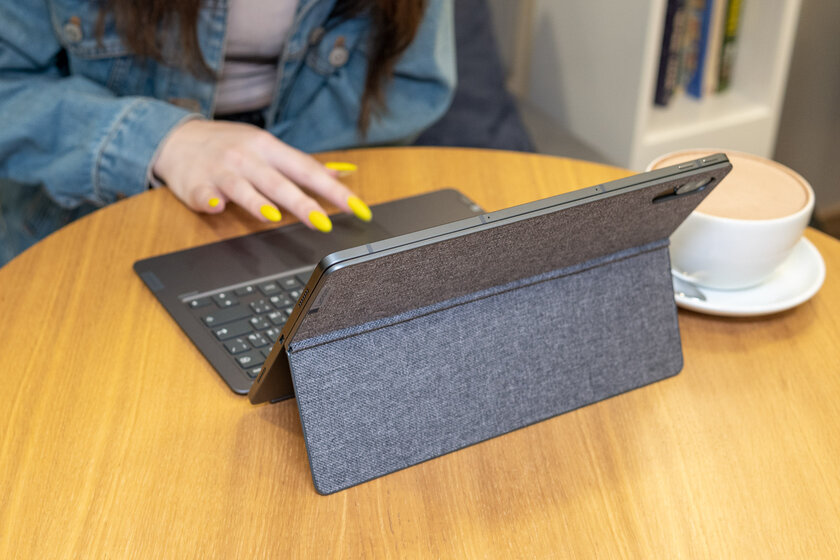 Опыт использования Lenovo Tab P11 Pro: клавиатура, чехол и стилус в комплекте — Внешний вид и эргономика. 3