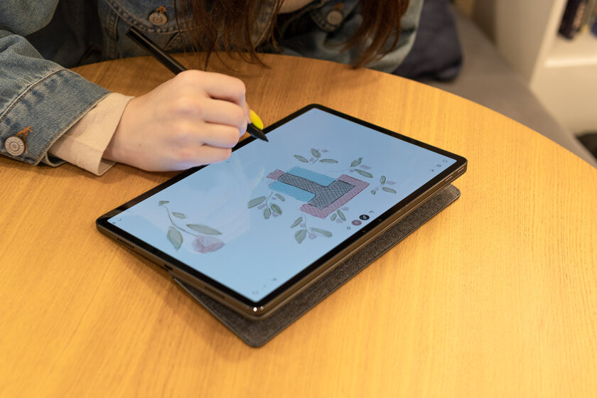 Опыт использования Lenovo Tab P11 Pro: клавиатура, чехол и стилус в комплекте — Внешний вид и эргономика. 5