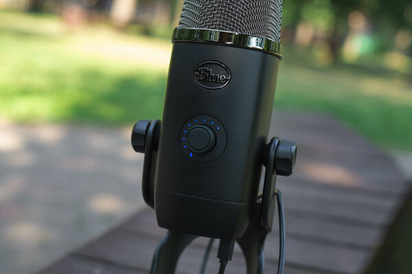 Строго и профессионально: обзор микрофона Blue Yeti X