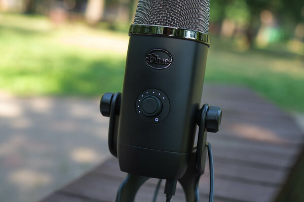 Строго и профессионально: обзор микрофона Blue Yeti X