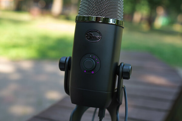 Строго и профессионально: обзор микрофона Blue Yeti X