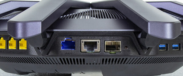 Это роутер, а не НЛО в виде паука. Обзор ASUS RT-AX89X — Упаковка, комплектация, внешний вид. 8