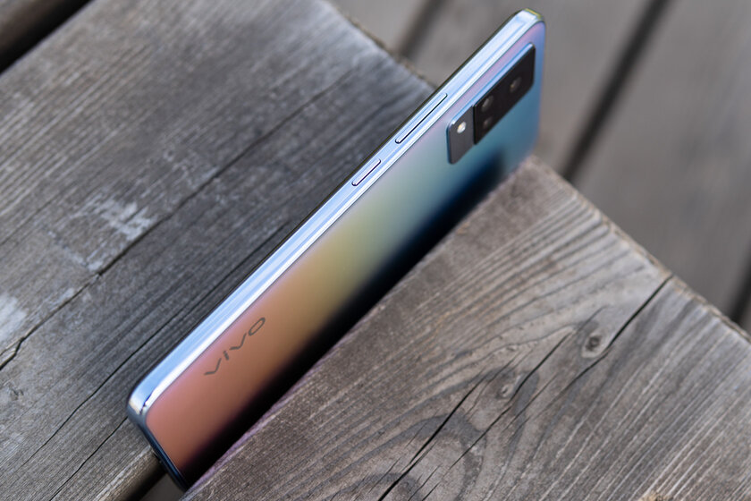 Два представителя среднего класса. Совместный обзор Vivo V21 и Vivo V21e — Внешний вид. 4