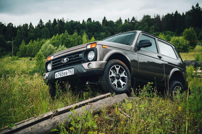 Первый в мире кроссовер? Тест-драйв Lada Niva Legend — Снаружи и внутри. 6