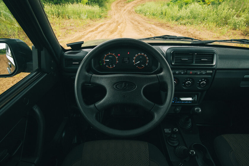 Первый в мире кроссовер? Тест-драйв Lada Niva Legend — Снаружи и внутри. 18