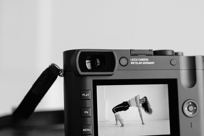 Чёрно-белый мир глазом премиального фотоаппарата. Обзор Leica Q2 Monochrom